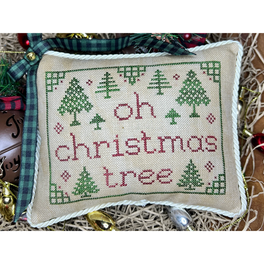 The Camping Stitcher | Oh Christmas Tree