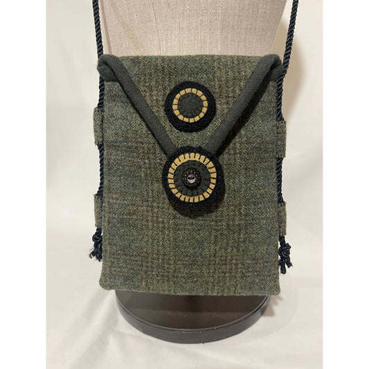 Paxe's Designs | Handmade Wool Purse ~ Triangle Flap