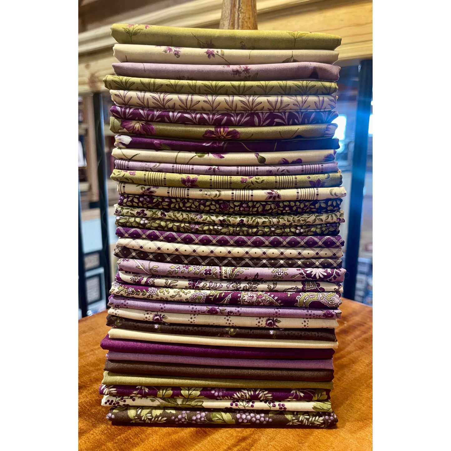 Collections Essence ~ Fat Quarter Bundle 32pcs