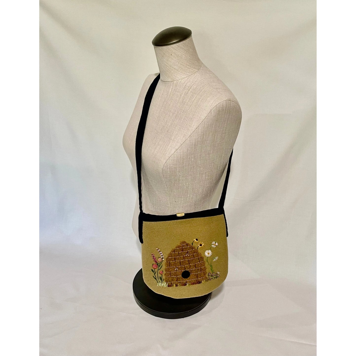 Paxe's Designs | Handmade Wool Purse ~ Bee Skep