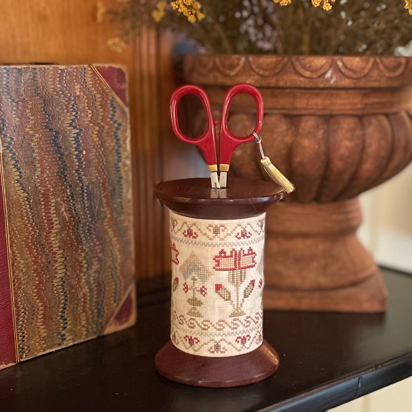 Hobby House Press Mary Allcorn Sampler Scissor Holder Kit Hobby