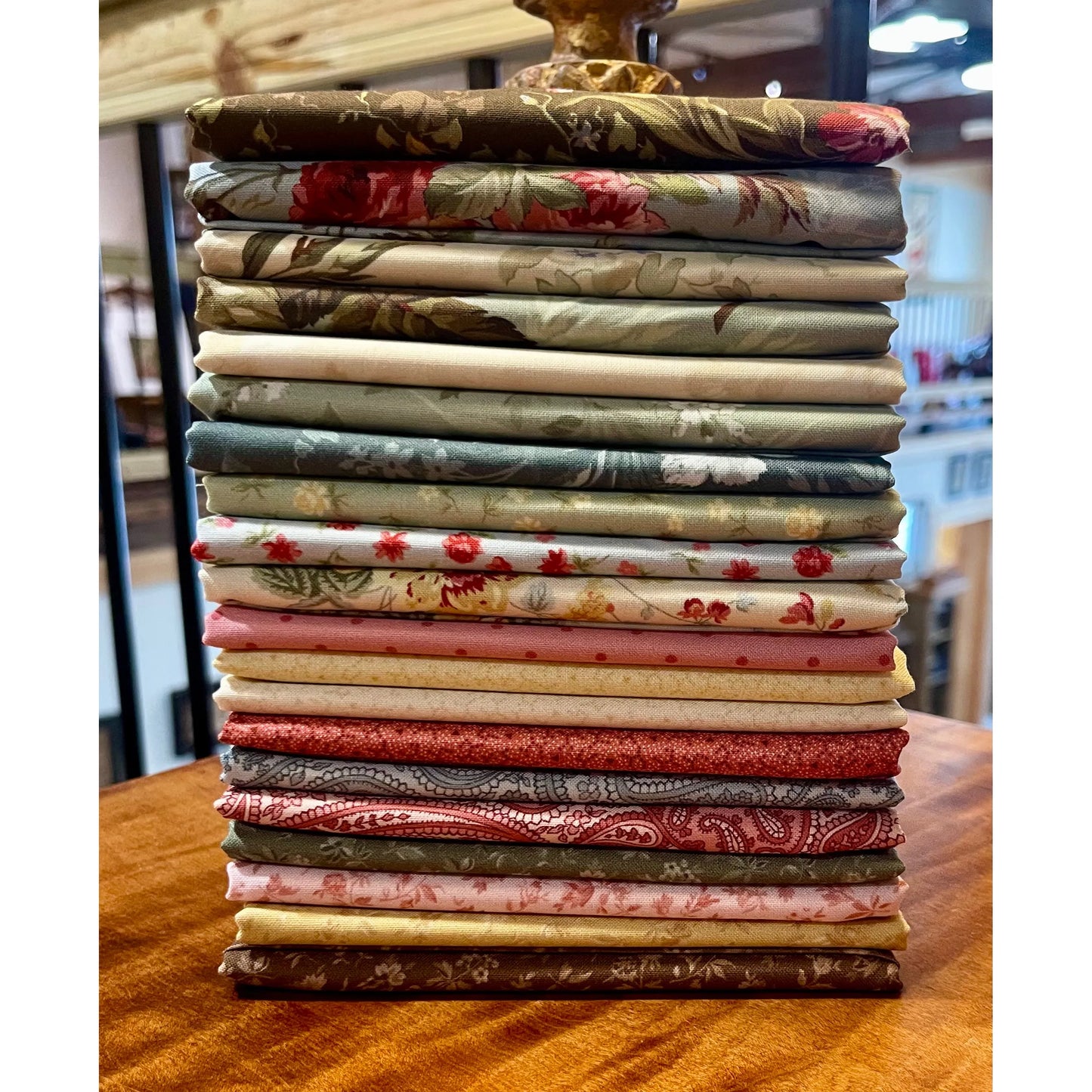 Katheen's Story ~ Fat Quarter Bundle 20 pcs