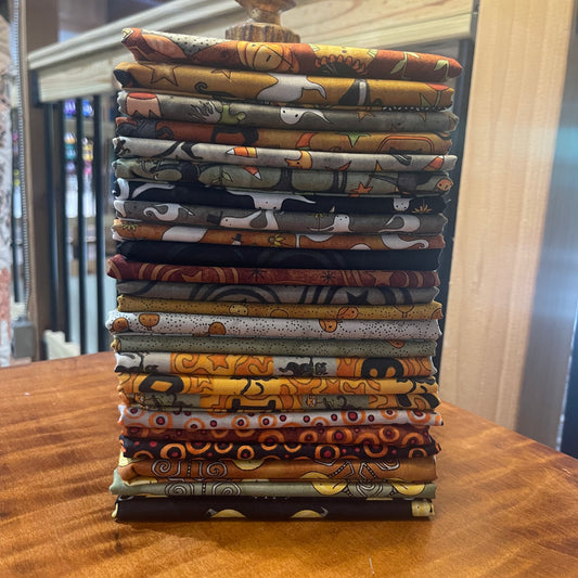 Spooky ~ Fat Quarter Bundle ~ C17570 24pcs