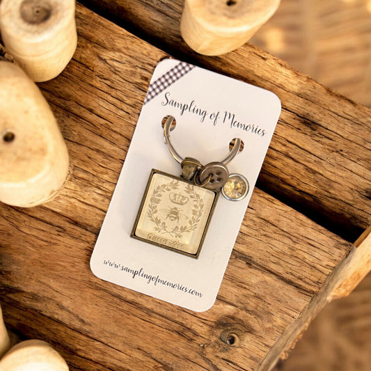 Sampling of Memories | Scissor Keep - Queen Bee (Large Lobster Clasp)