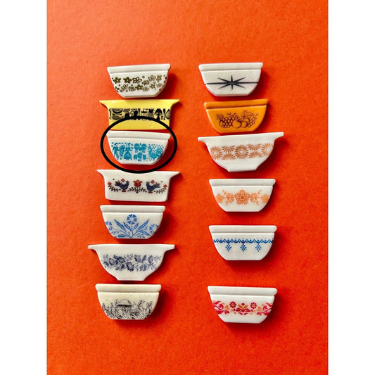 Pyrex Needle Minder - Amish Butterprint