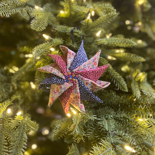 Christmas Ornament ~ Prairie Point Pinwheel (sequin center)