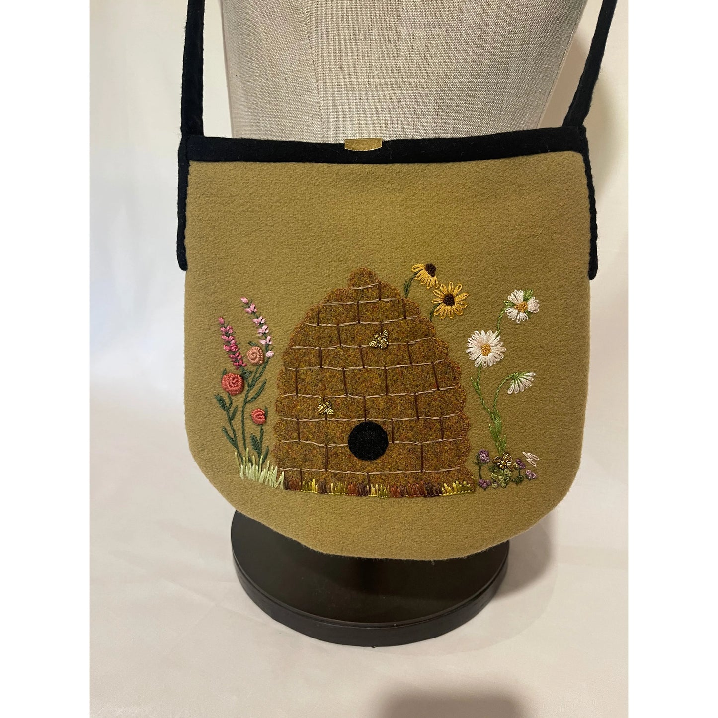 Paxe's Designs | Handmade Wool Purse ~ Bee Skep