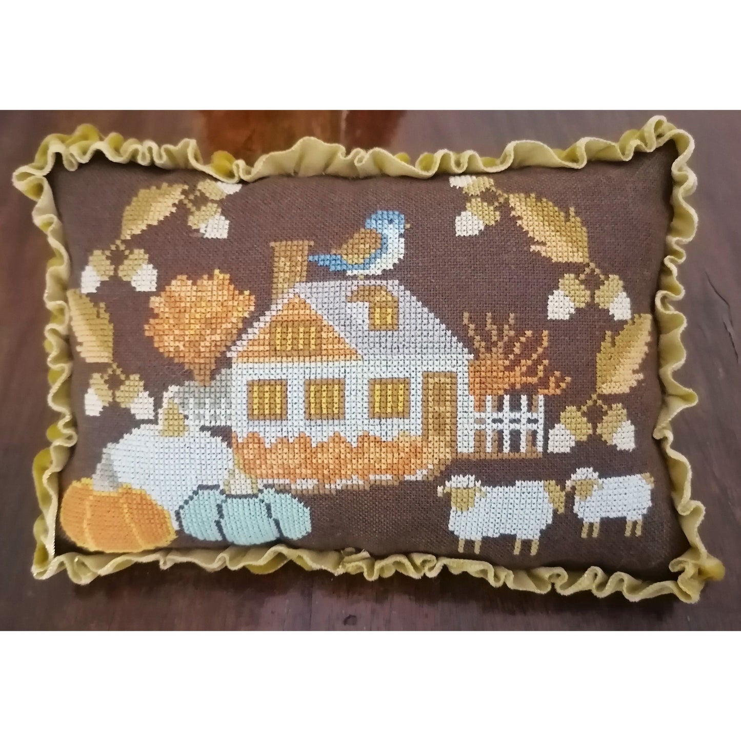 Twin Peak Primitives | Fall Cottage