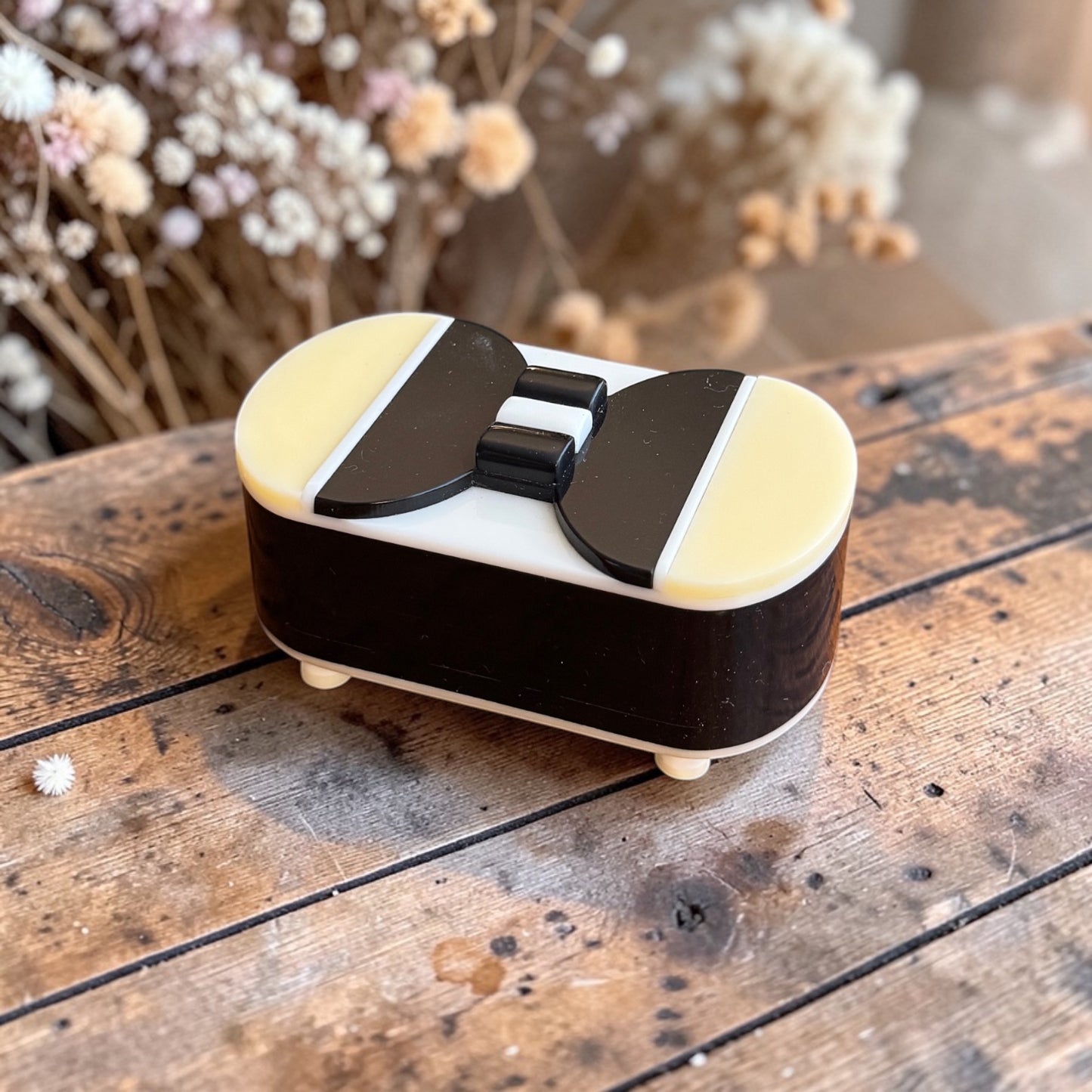Finn | Circa Am Oval Ort Box Petite
