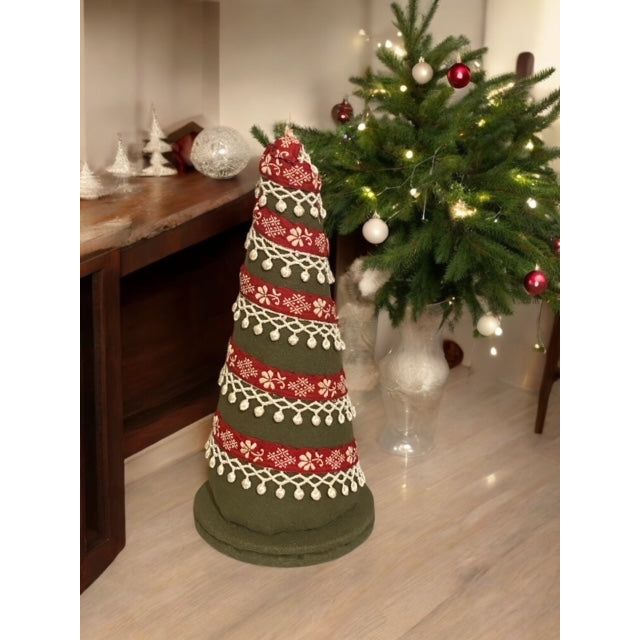 Paxe's Designs ~ Large Christmas Tree