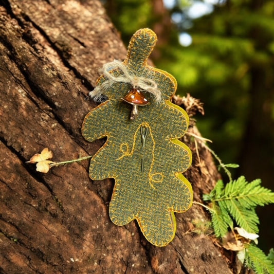 Paxe's Designs ~ Oak Leaf Needlebook