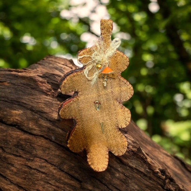 Paxe's Designs ~ Oak Leaf Needlebook