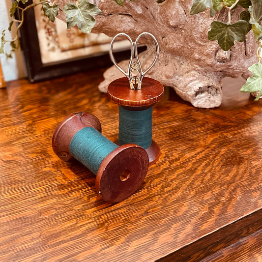 NeedleWorkPress | Wooden Spool with Green Floss