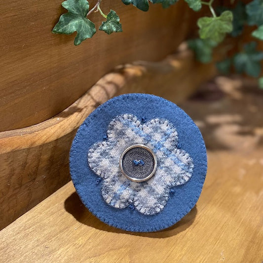 Paxe's Designs | #149 Round Wool Needlebook