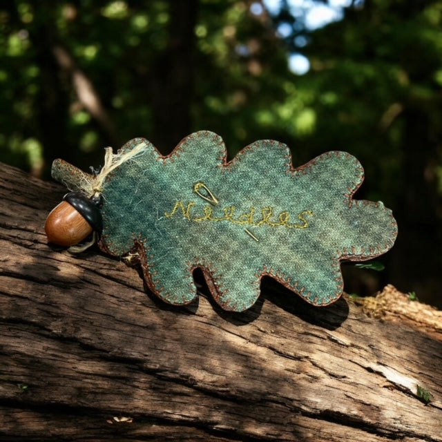 Paxe's Designs ~ Oak Leaf Needlebook