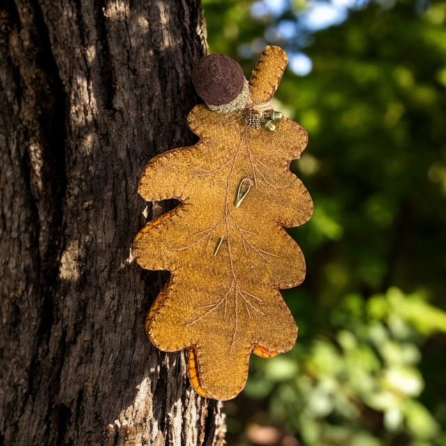 Paxe's Designs ~ Oak Leaf Needlebook