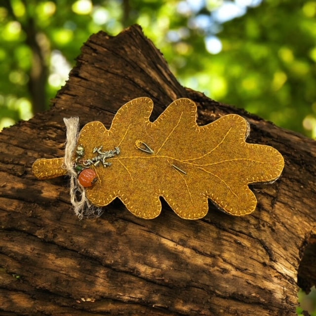 Paxe's Designs ~ Oak Leaf Needlebook