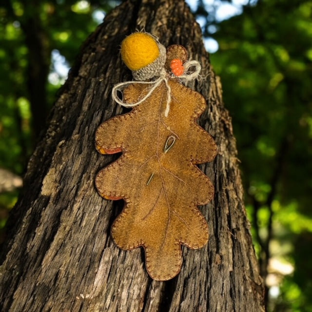 Paxe's Designs ~ Oak Leaf Needlebook