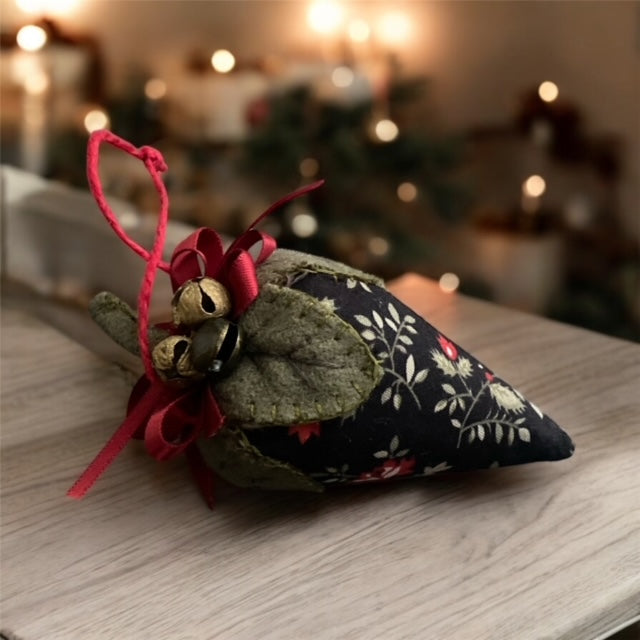 Paxe's Designs ~ Christmas Strawberry Pincushion/Ornament