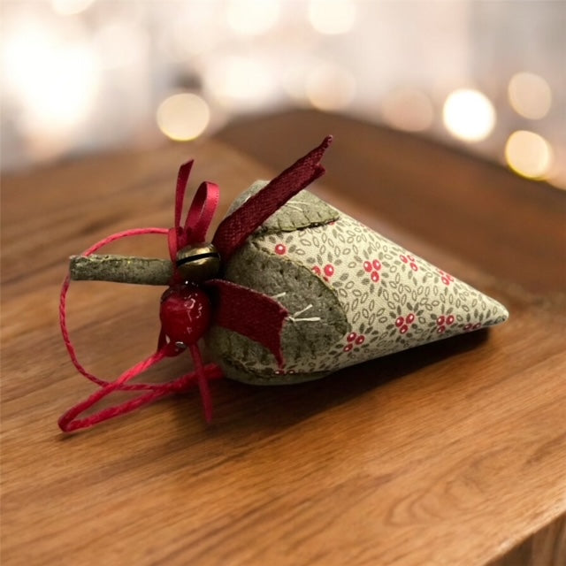 Paxe's Designs ~ Christmas Strawberry Pincushion/Ornament