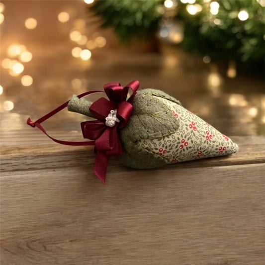 Paxe's Designs ~ Christmas Strawberry Pincushion/Ornament