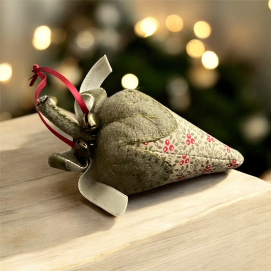 Paxe's Designs ~ Christmas Strawberry Pincushion/Ornament