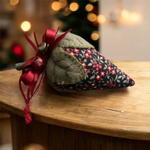 Paxe's Designs ~ Christmas Strawberry Pincushion/Ornament