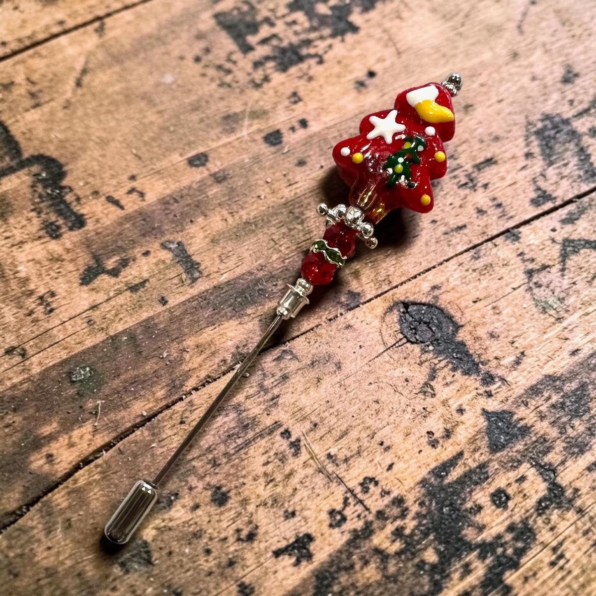 Minnie McBean Counting Pin | Red Christmas Tree