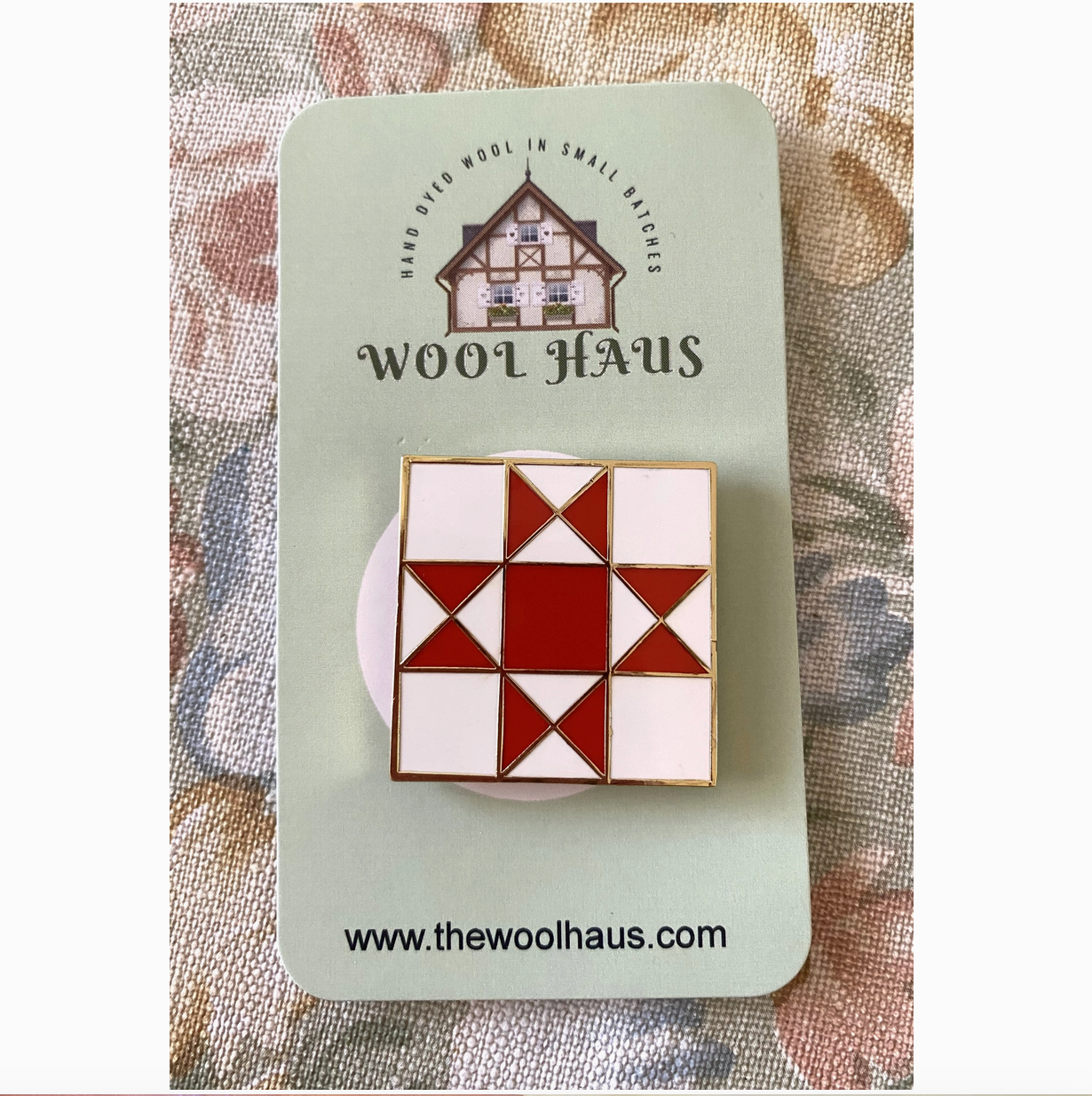 Ribbon Star Quilt Enamel Needle Minder