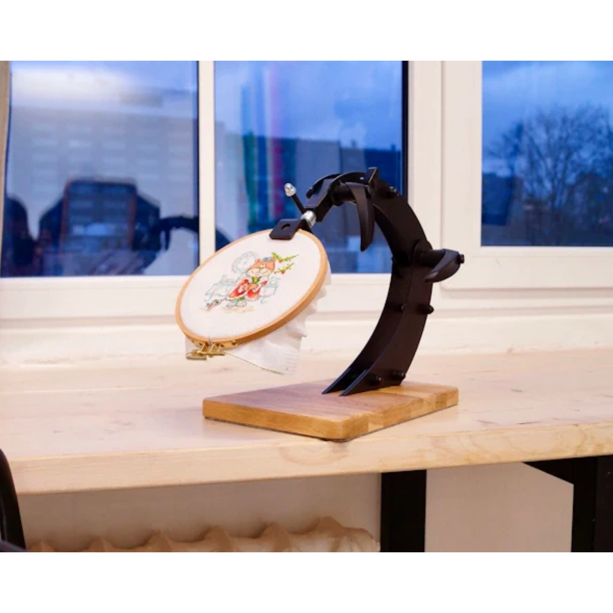 Omanik Factory | Walley Tabletop Embroidery Stand - Black – Hobby