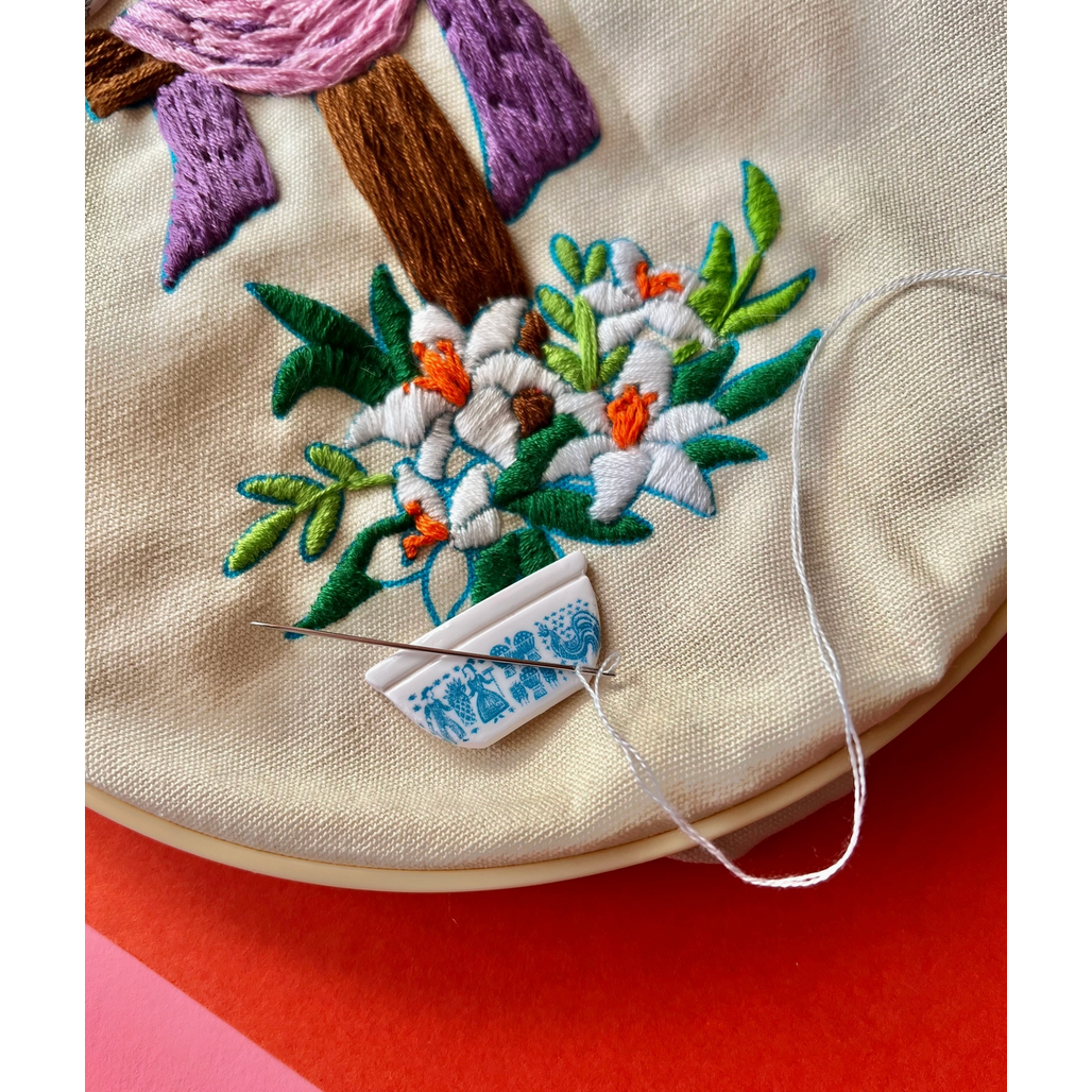 Pyrex Needle Minder - Colonial Mist