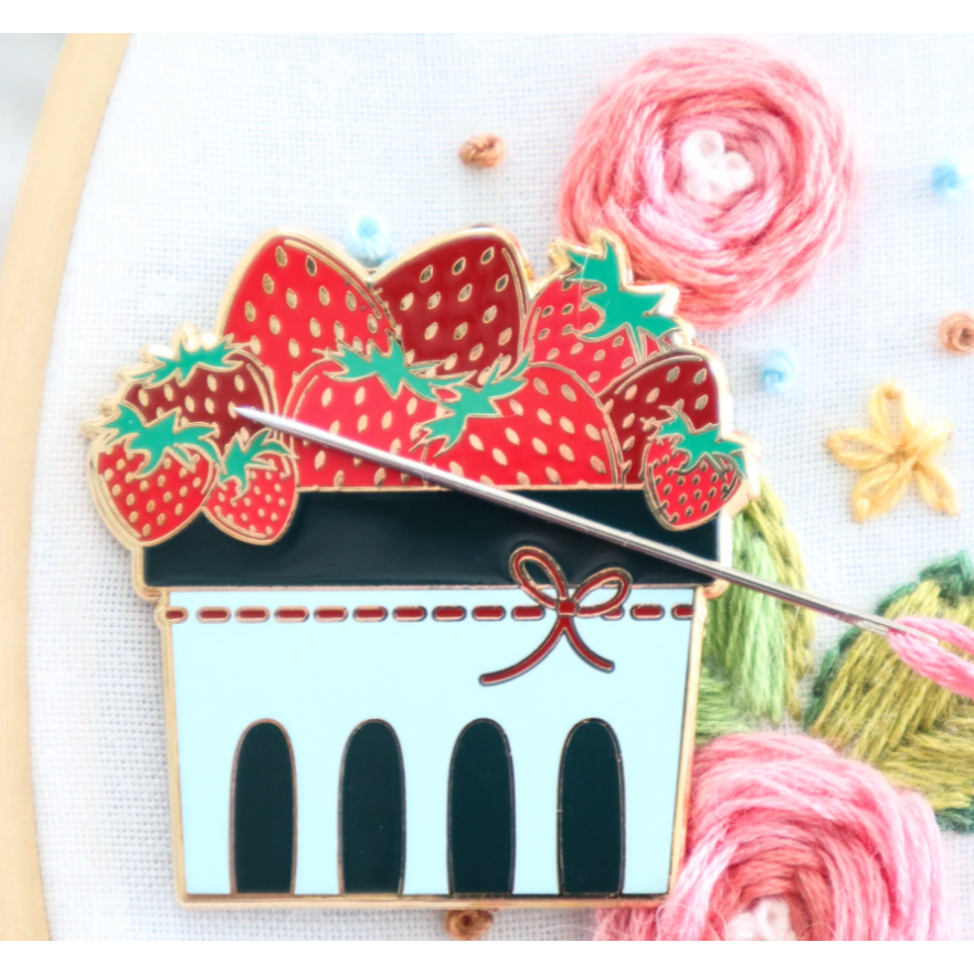 Flamingo Toes | Strawberry Basket Magnetic Needle Minder