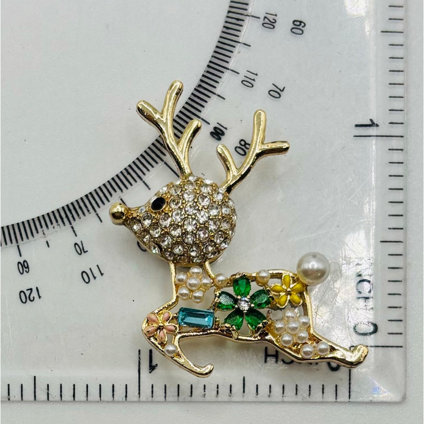 Small Crystal Reindeer Needle Minder/Magnet