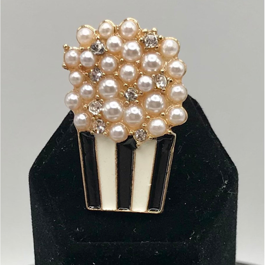 Black and White Popcorn Bucket Pearl Crystal Needle Minder/Magnet