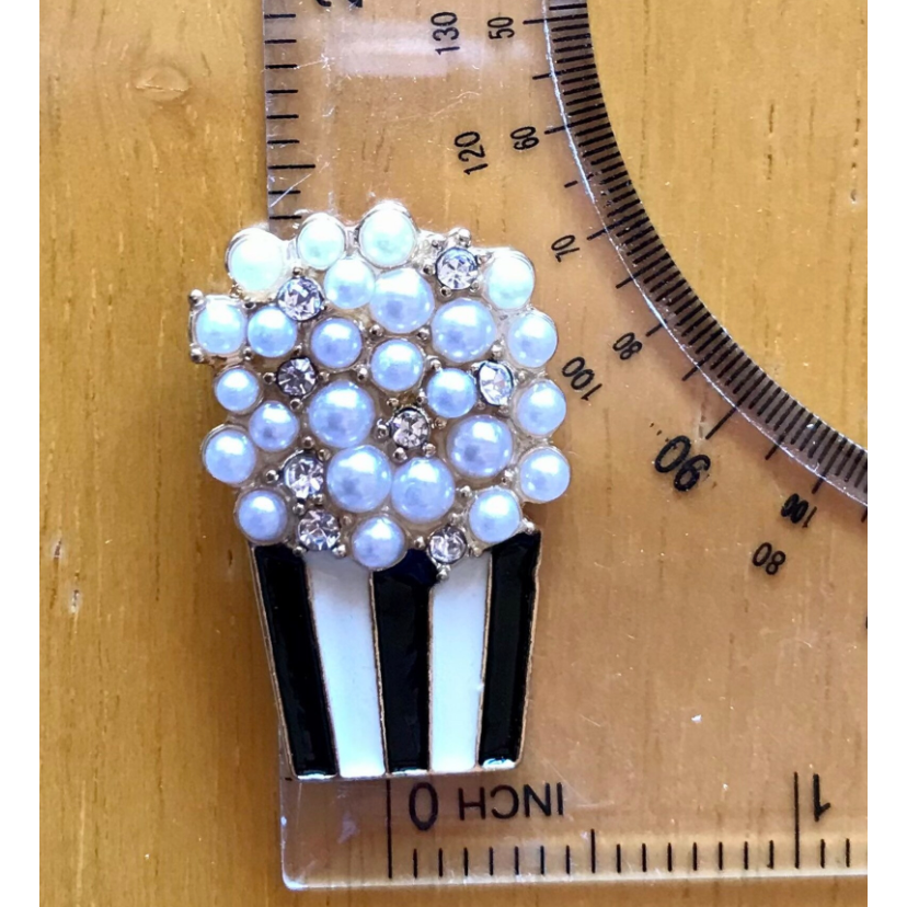 Black and White Popcorn Bucket Pearl Crystal Needle Minder/Magnet