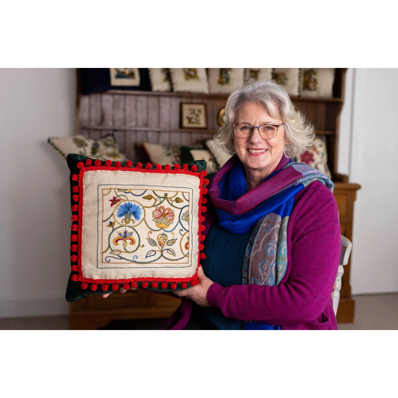 The Crewel Work Company | Elizabethan Scrolls Crewel Embroidery Kit