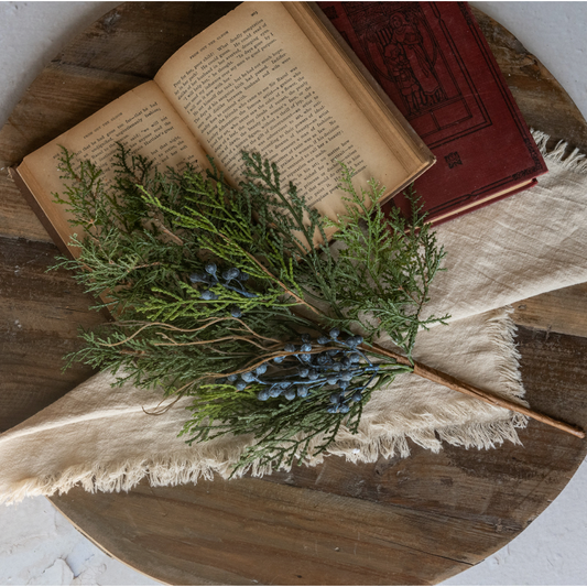 18" Cedar & Berries Pick