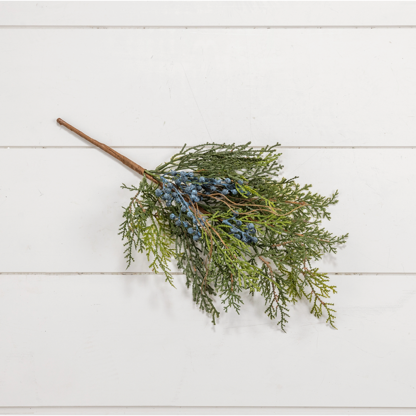 18" Cedar & Berries Pick