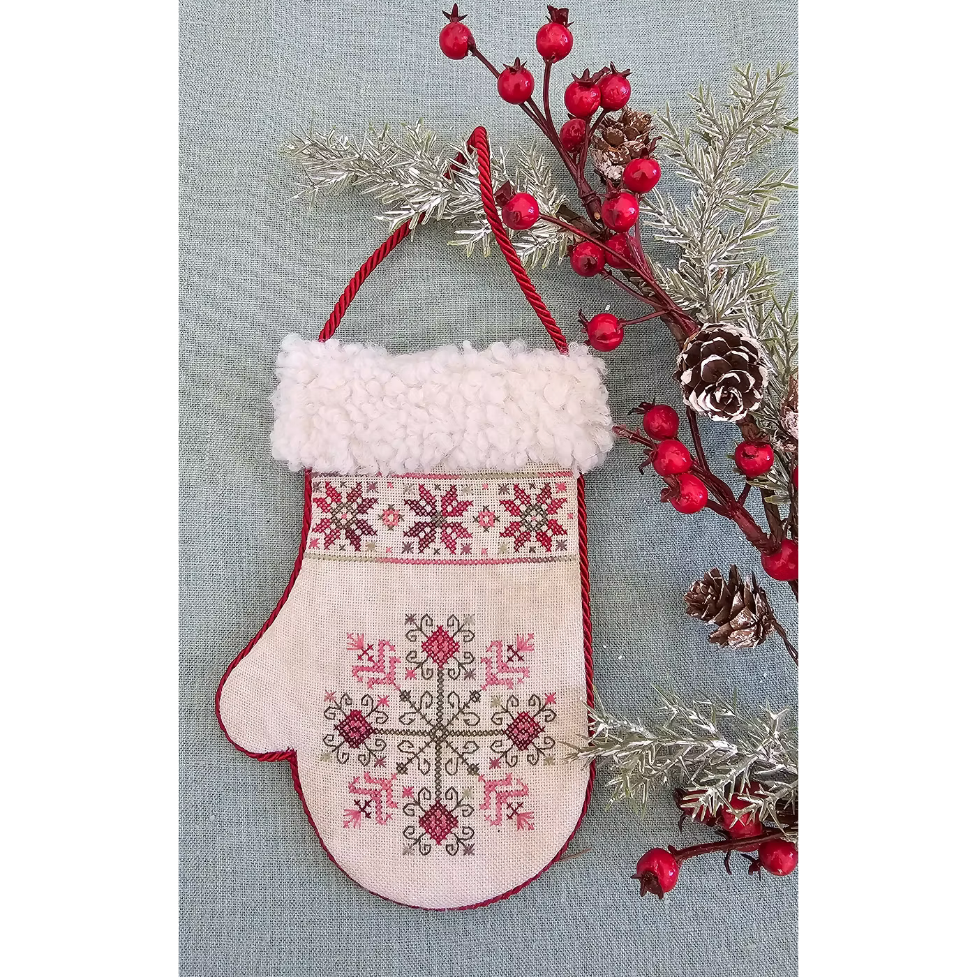 Punch Needle & Primitive Stitcher Magazine - Christmas / Winter 2025