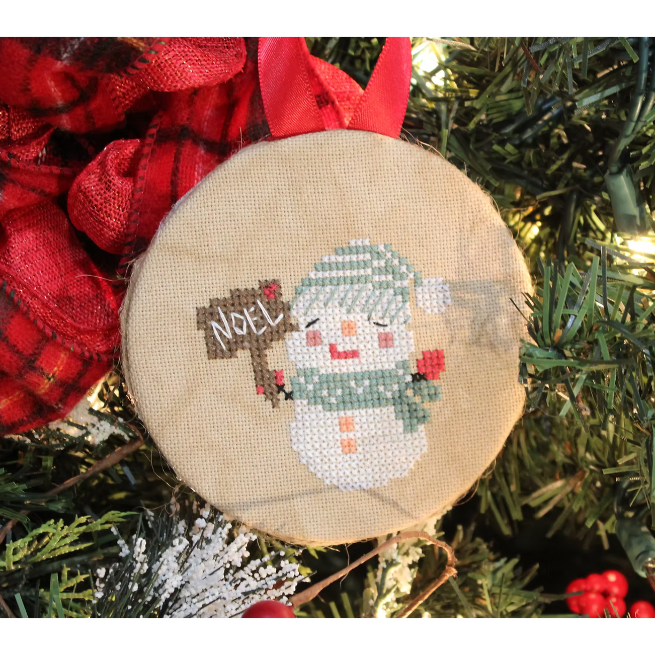 Punch Needle & Primitive Stitcher Magazine - Christmas / Winter 2025