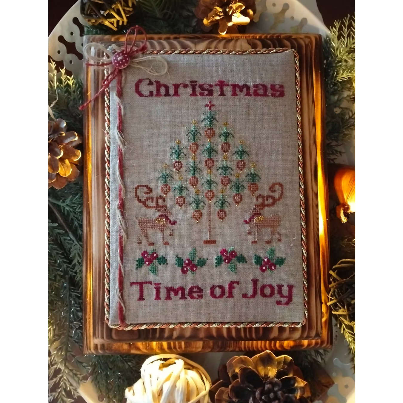 Punch Needle & Primitive Stitcher Magazine - Christmas / Winter 2025