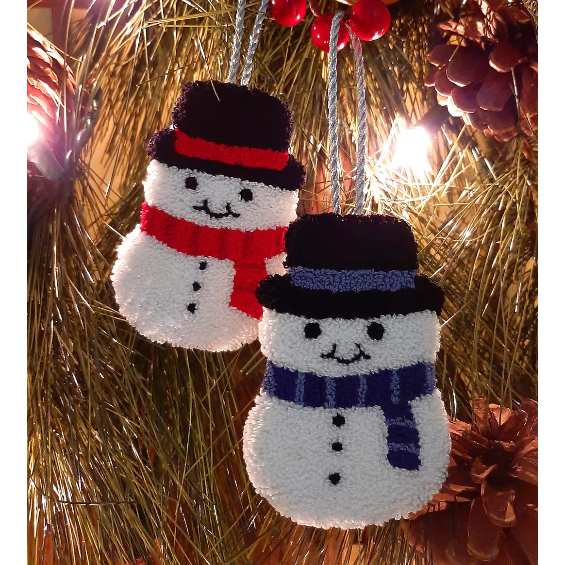 Punch Needle & Primitive Stitcher Magazine - Christmas / Winter 2025