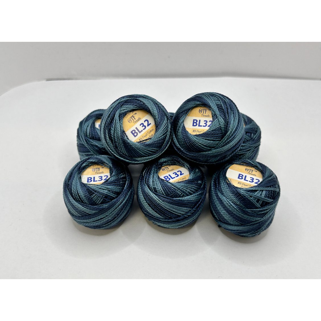 Old Tattered Flag Pearl BL32 ~ Pretty Blue