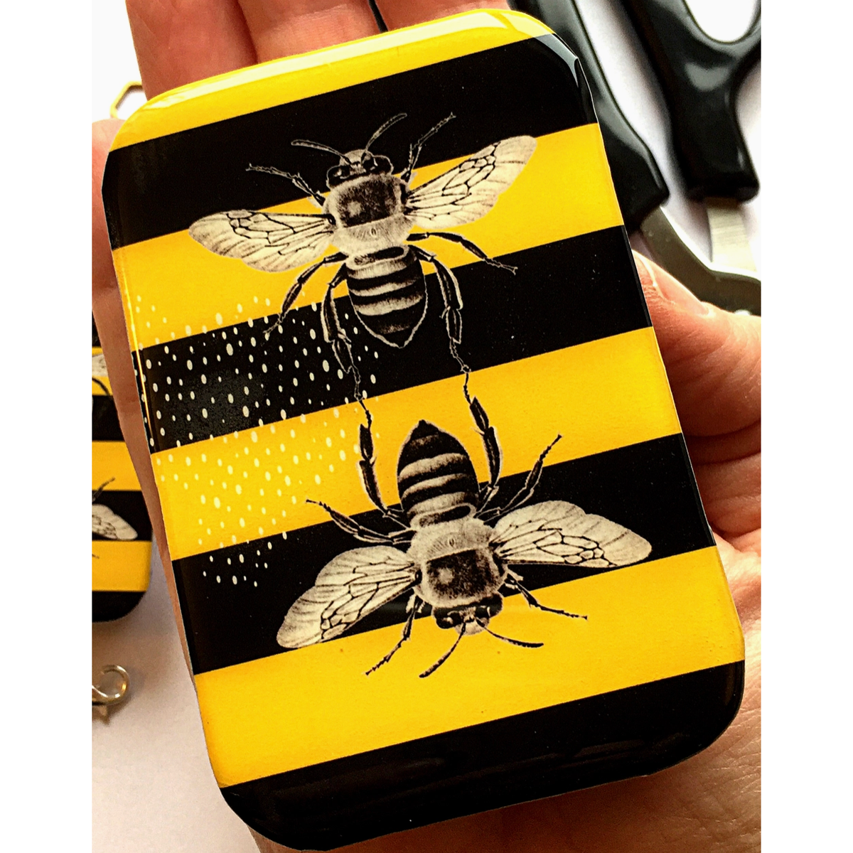 Tin Container with Magnet Large | Bee