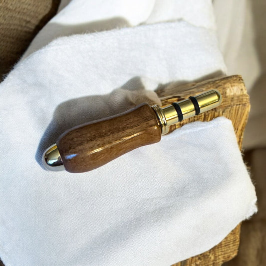 Hand-Crafted Single-Sided Needle Threader