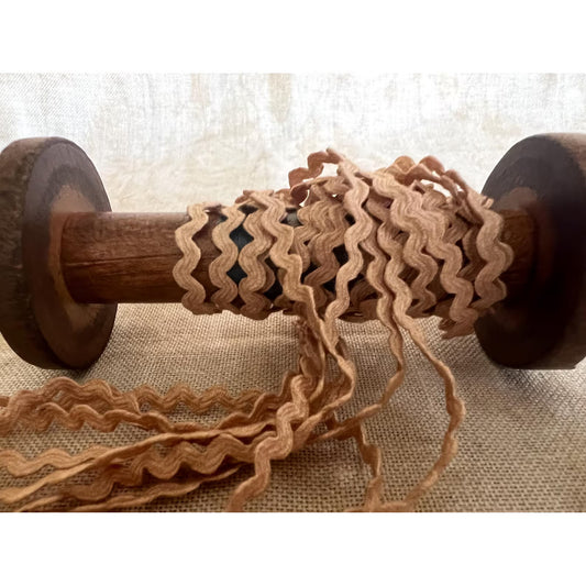 Dames of the Needle | 1/4" Rick Rack Trim - Mad Hatter's Tea Towel Cream