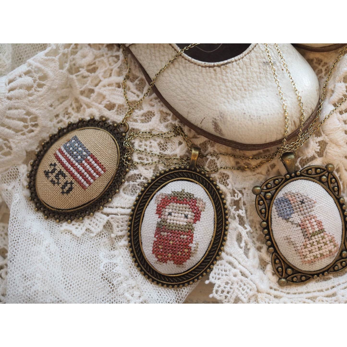 The Stitchery Sisters | Mice (Mouse) Mascots Pendants - Series 1 MARKET 2026
