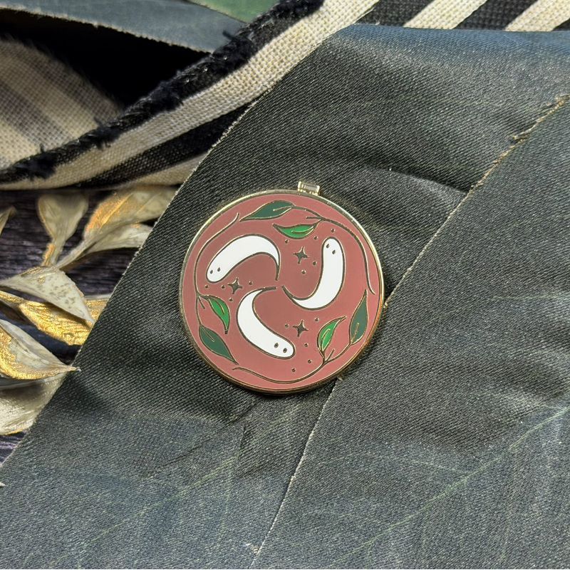 The Stitch Crypt | Ghost Hoop Needle Minder NM2026