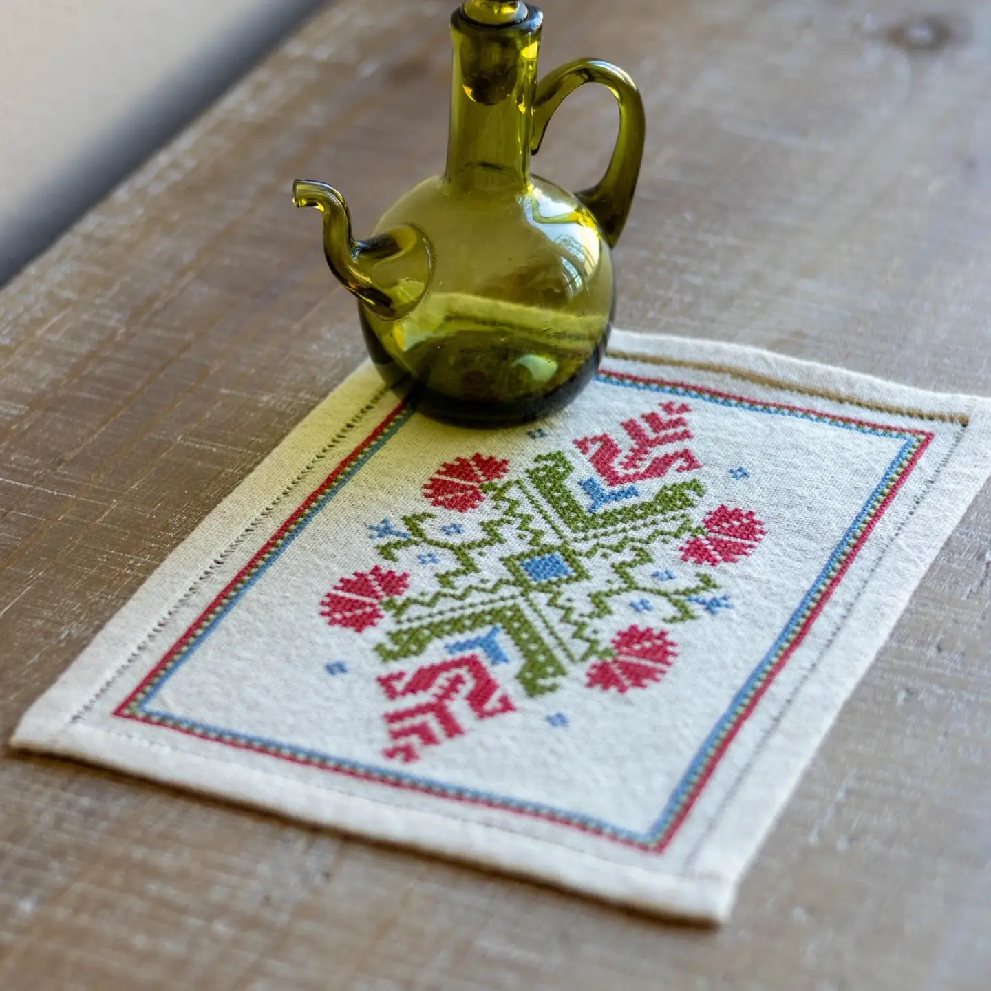 Avlea Folk Embroidery | Bitkit Dianthia Cross Stitch Kit