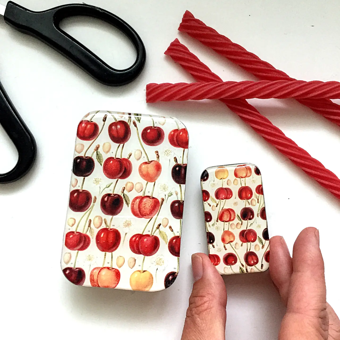 Tin Container with Magnet Large | Cherry